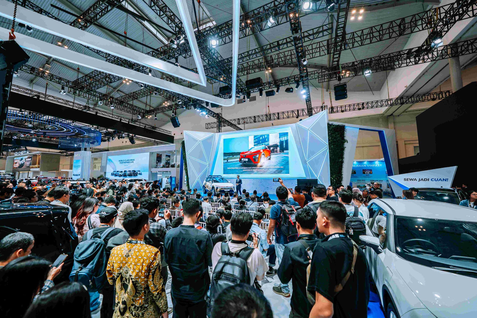VINFAST MANG ĐẾN GIIAS 2026 DẢI Ô TÔ ĐIỆN CÙNG LOẠT CHÍNH SÁCH HẤP DẪN CHO KHÁCH HÀNG INDONESIA